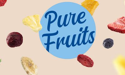 Headergrafik in beige mit fliegenden Früchten und in der Mitte ein hellblauer Kreis mit der dunkelblauen Aufschrift "Pure Fruits"