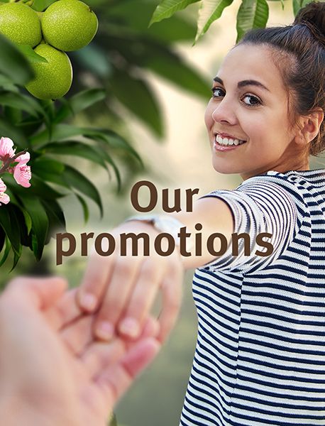 Bild von einer Frau die über die Schulter schaut mit der Aufschrift "Our promotions"