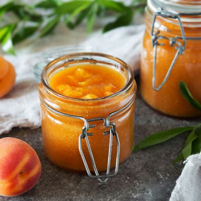 Aprikosenmarmelade im Einmachglas Aprikosenmarmelade im Einmachglas