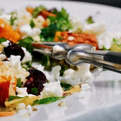 Nahaufnahme einer Süßkartoffel Taboule Nahaufnahme einer Süßkartoffel Taboule